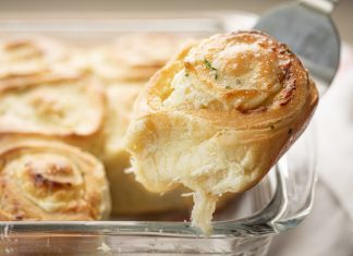 Garlic Cream Cheese Rolls