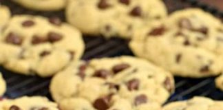 The Best Soft Chocolate Chip Cookies