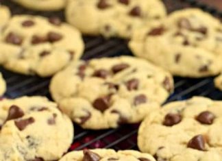 The Best Soft Chocolate Chip Cookies
