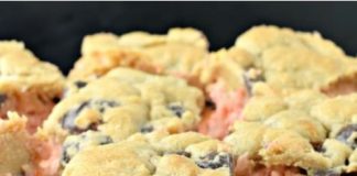 Cherry Chocolate Chip Cheesecake Bars