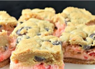 Cherry Chocolate Chip Cheesecake Bars