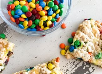 M&M Cheesecake Bars