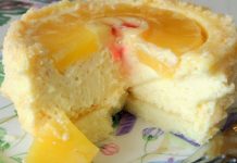 PINEAPPLE CAKE WITH CHEESE CAKE FILLING