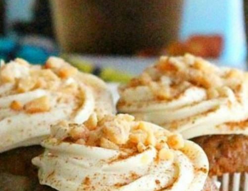 Cinnamon Caramel Macchiato Cupcakes with Cream Cheese Frosting