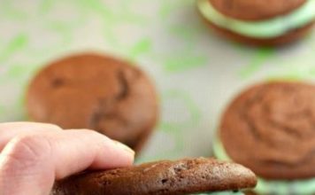 Mint Chocolate Chip Whoopie Pies