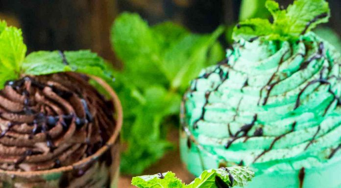 EASY CHOCOLATE MINT MOUSSE
