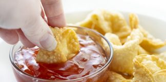 HOMEMADE CREAM CHEESE WONTONS