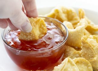 HOMEMADE CREAM CHEESE WONTONS