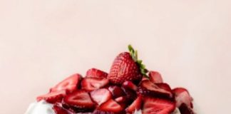 One Layer Strawberry Shortcake Cake