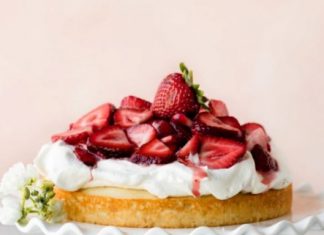 One Layer Strawberry Shortcake Cake
