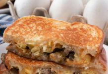 BREAKFAST GRILLED CHEESE