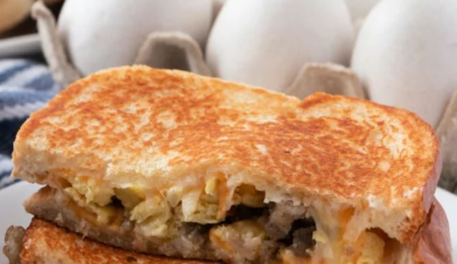 BREAKFAST GRILLED CHEESE