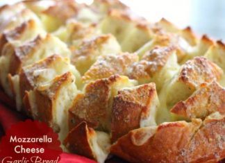 MOZZARELLA CHEESE GARLIC BREAD