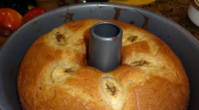BONNIE’S CLASSIC BANANA BUNDT CAKE