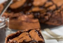 GOOEY BROWNIE PIE