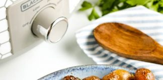 SLOW COOKER GARLIC PARMESAN POTATOES