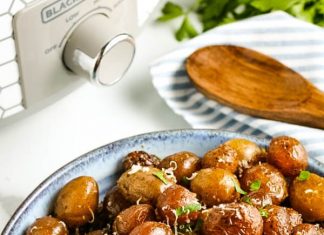 SLOW COOKER GARLIC PARMESAN POTATOES