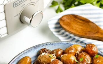 SLOW COOKER GARLIC PARMESAN POTATOES
