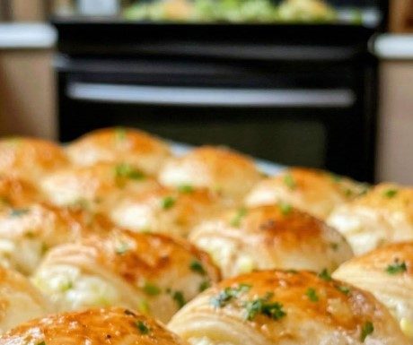 CHEESY CHICKEN CRESCENT ROLL