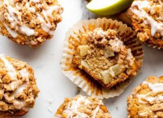 Apple Cinnamon Crumb Muffins