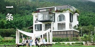 7 Best Friends Got Together And Built Their Dream Retirement Home