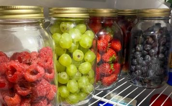 Why You Should Keep Fruit In Mason Jars Instead Of The Containers They Come In
