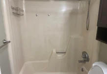 How To Effectively Clean The Tub And Shower