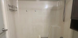 How To Effectively Clean The Tub And Shower