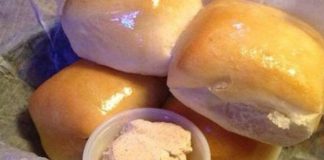 How To Make Texas Roadhouse-Inspired Rolls With Honey Cinnamon Butter