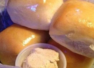 How To Make Texas Roadhouse-Inspired Rolls With Honey Cinnamon Butter