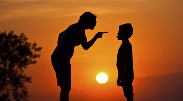 14 Behaviors That Reveal Parental Narcissism at Home