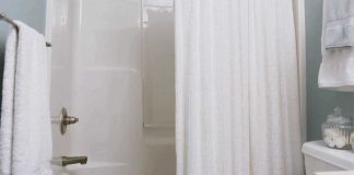 How To Effectively Clean Your Shower With A DIY Solution