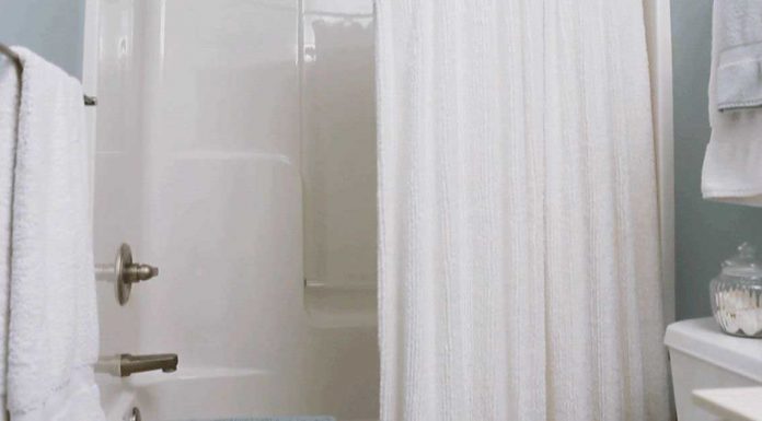 How To Effectively Clean Your Shower With A DIY Solution