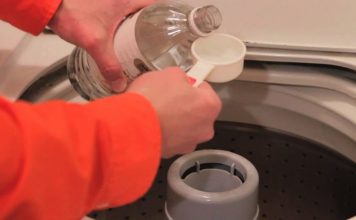 4 Reasons Why People Put Vinegar In With Their Laundry