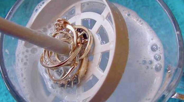 How To Make A Cheap And Simple DIY Jewelry Cleaner