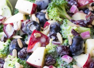 How To Make Broccoli, Apple, And Blueberry Salad