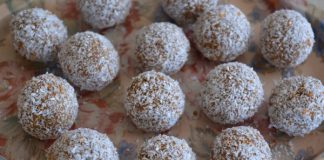 Raw Candies with Dried Pears and Cinnamon