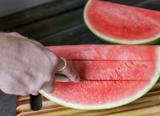The woman’s simple trick for slicing watermelon