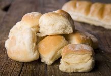 Simple recipe for Thanksgiving dinner rolls