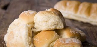 Simple recipe for Thanksgiving dinner rolls