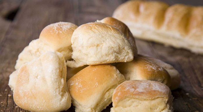 Simple recipe for Thanksgiving dinner rolls