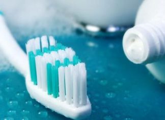 Don’t Rinse Your Mouth Out After Brushing Your Teeth