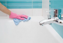 How to Clean Mold From Tub, Tile, and Grout Corners With Toilet Paper