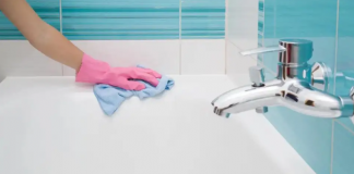 How to Clean Mold From Tub, Tile, and Grout Corners With Toilet Paper