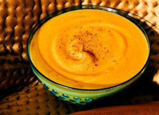 A 5-ingredient pumpkin soup that promotes digestion, by a dietitian