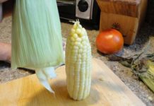 How to husk maize quickly and efficiently?