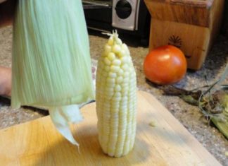 How to husk maize quickly and efficiently?