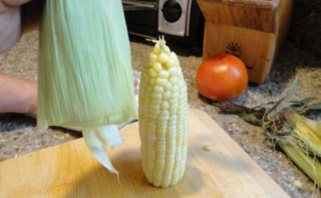 How to husk maize quickly and efficiently?