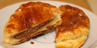 Puff Pastries with Peanut Butter and Liquid Chocolate