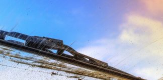 How to clean the inside of your windscreen, even when it is the greasiest